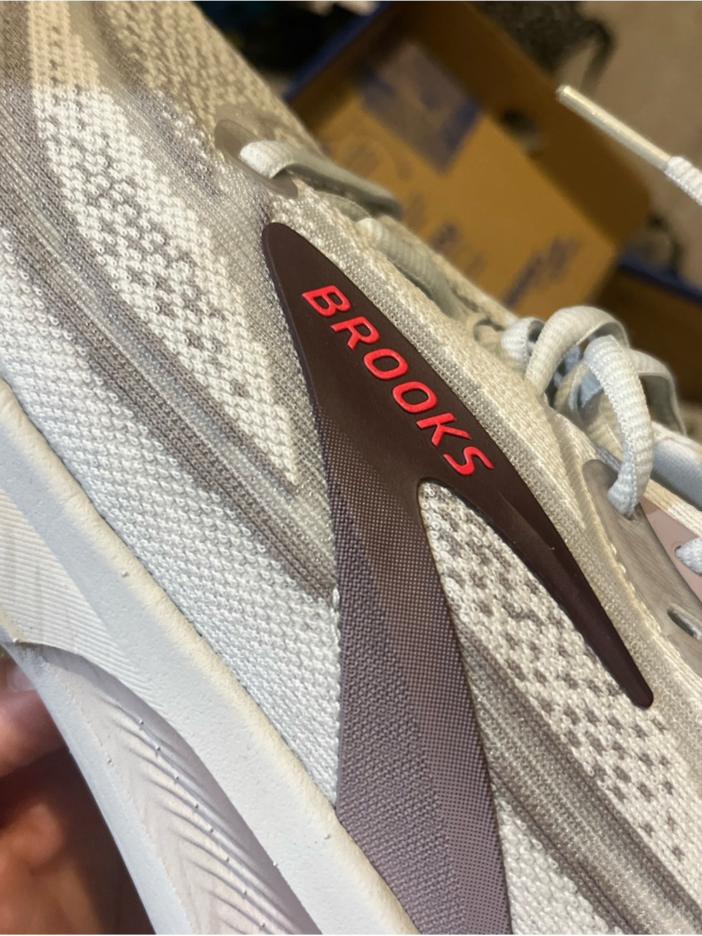Brooks revel 9 Women's Running Shoe - 6.5 wLight Gray with Burgundy Logo